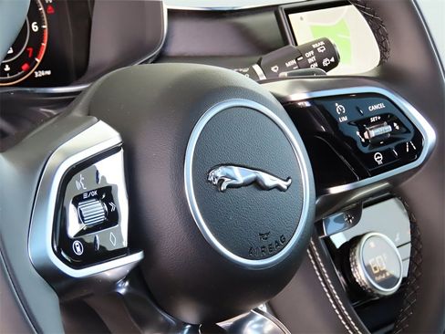 Used 2025 Jaguar F-PACE R-Dynamic S image 28