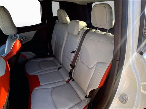 Used 2017 Jeep Renegade Limited FWD image 19