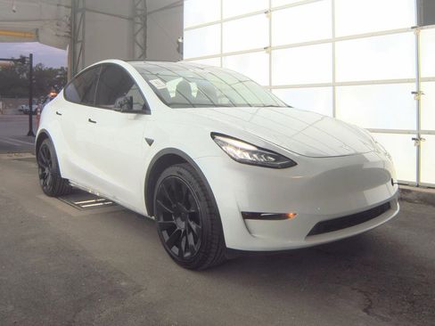 Used 2023 Tesla Model Y Long Range AWD/4WD image 3