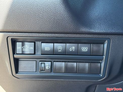 Used 2025 Toyota Tundra SR5 AWD/4WD image 31