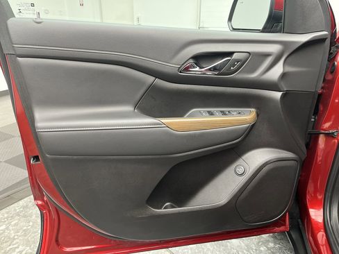 Certified 2023 GMC Acadia SLE w/ Driver Convenience Package image 7