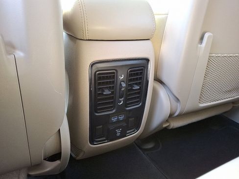 Used 2021 Jeep Grand Cherokee Limited image 12