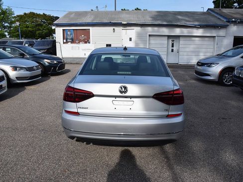 Used 2019 Volkswagen Passat 2.0T Wolfsburg w/ Wheels & Sunroof Package FWD image 4