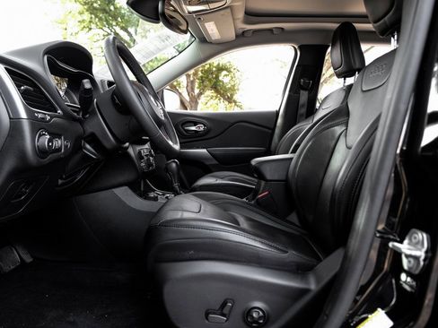 Used 2021 Jeep Cherokee Limited w/ Mopar Interior Package image 43