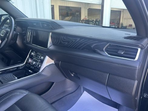 Used 2023 GMC Yukon Denali AWD/4WD image 13
