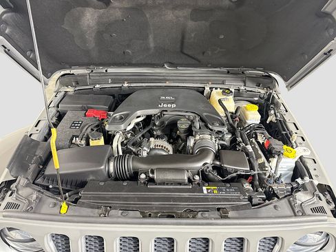 Used 2018 Jeep Wrangler Unlimited Sahara image 39