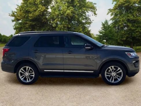 Used 2019 Ford Explorer XLT w/ Equipment Group 202A AWD/4WD image 9