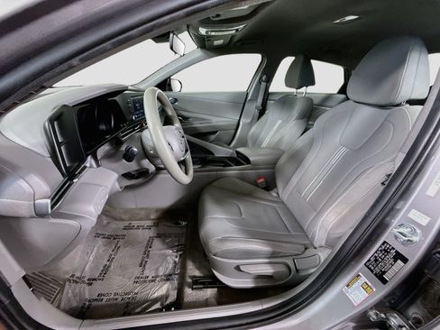 Used 2023 Hyundai Elantra SEL w/ Preferred Accessory Package FWD image 22