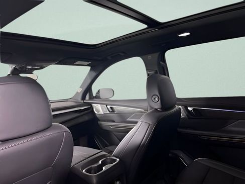 Used 2025 Buick Enclave Avenir AWD/4WD image 37