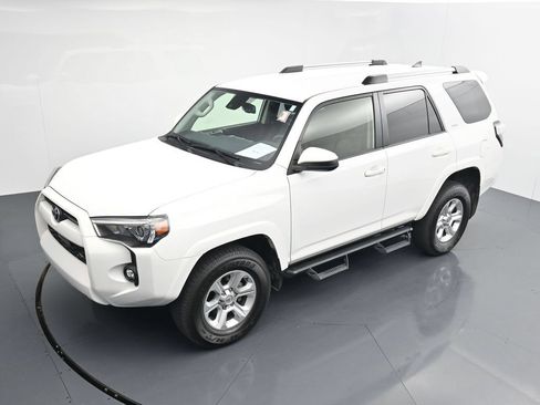 Used 2023 Toyota 4Runner SR5 AWD/4WD image 12