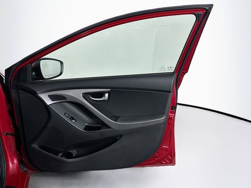 Used 2016 Hyundai Elantra Limited image 31