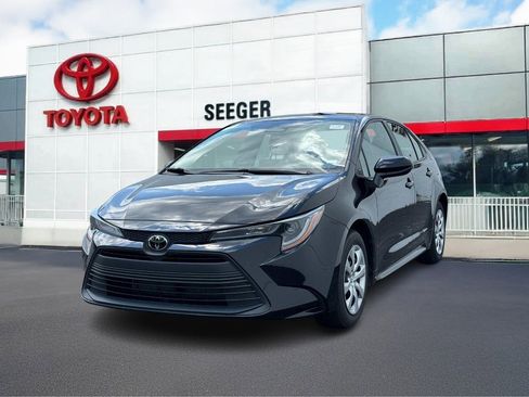 Used 2024 Toyota Corolla LE image 7