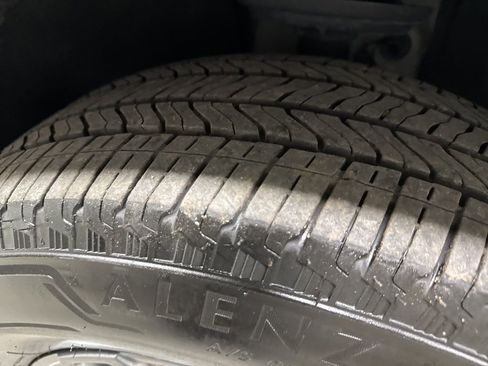 Used 2025 GMC Acadia Elevation image 41