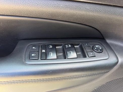 Used 2018 Jeep Grand Cherokee Laredo AWD/4WD image 17