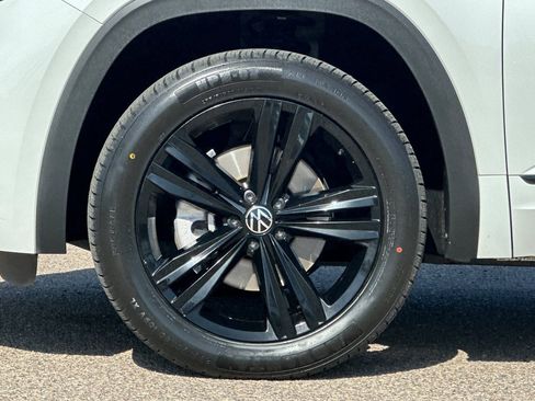Used 2023 Volkswagen Atlas Cross Sport SEL R-Line AWD/4WD image 26
