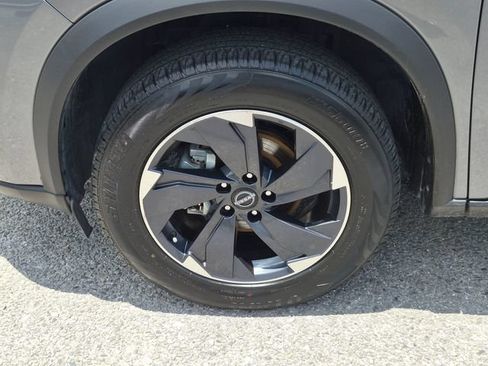 Used 2024 Nissan Rogue SV FWD image 11