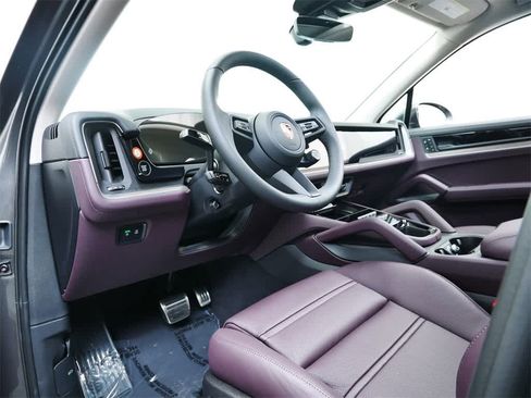 New 2026 Porsche Cayenne S image 4