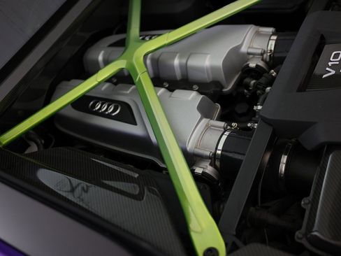 Used 2017 Audi R8 V10 w/ Carbon Exterior Package image 13