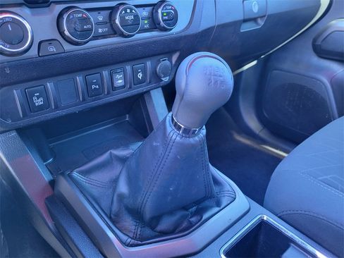 Used 2017 Toyota Tacoma TRD Sport w/ Premium & Technology Package image 13