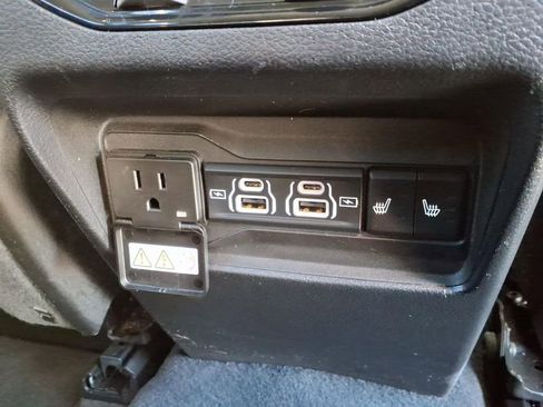 Used 2023 Jeep Grand Cherokee Limited w/ Luxury Tech Group II image 11