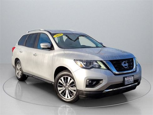 Used 2018 Nissan Pathfinder SL image 10