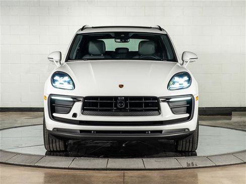 Certified 2026 Porsche Macan AWD/4WD image 6