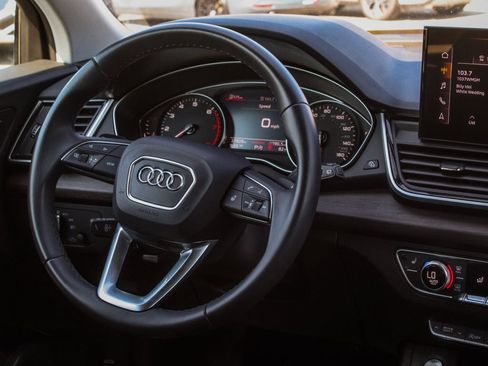 Used 2023 Audi Q5 2.0T Premium w/ Convenience Package AWD/4WD image 38