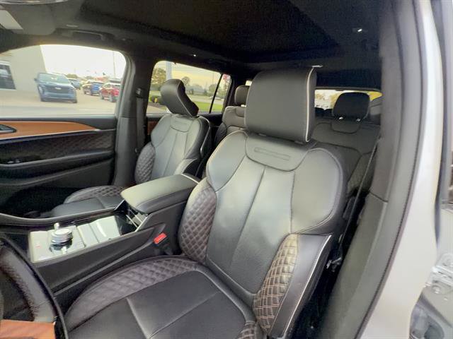 Used 2023 Jeep Grand Cherokee L Summit AWD/4WD image 12