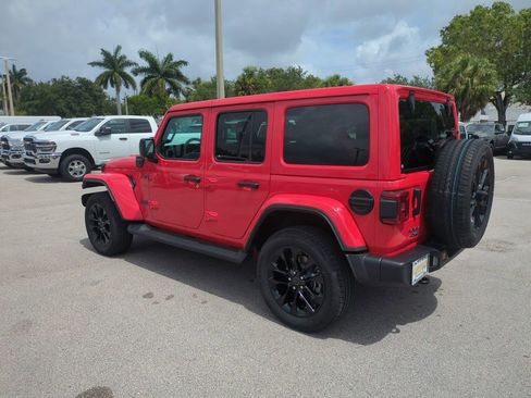 Used 2025 Jeep Wrangler Unlimited Sahara AWD/4WD image 8