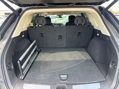 Used 2019 Cadillac XT5 Luxury w/ LPO, Radiant Package FWD image 16