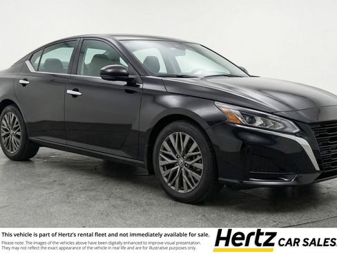 Used 2025 Nissan Altima 2.5 SV FWD image 1