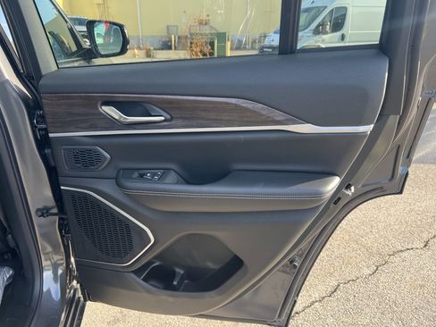 New 2026 Jeep Grand Cherokee Limited image 12