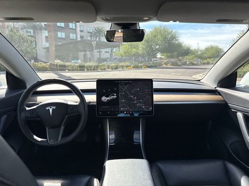 Used 2020 Tesla Model 3 Standard Range Plus image 11