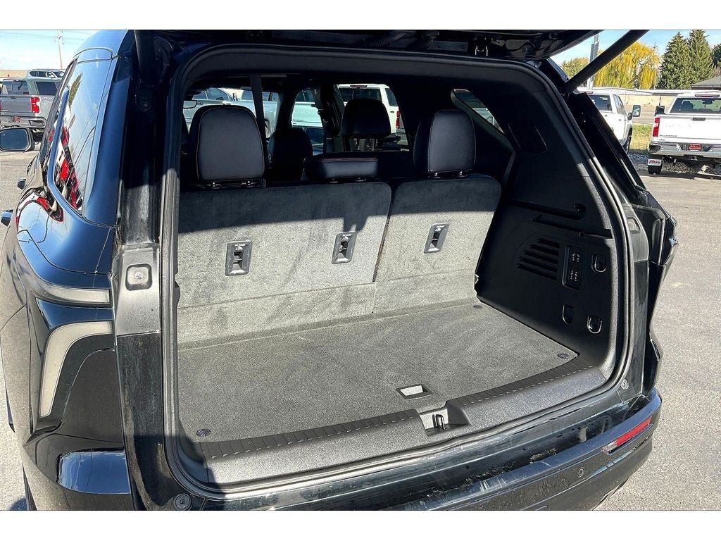 Used 2024 Chevrolet Traverse RS AWD/4WD image 11