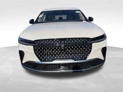 Used 2025 Lincoln Nautilus Premier image 8