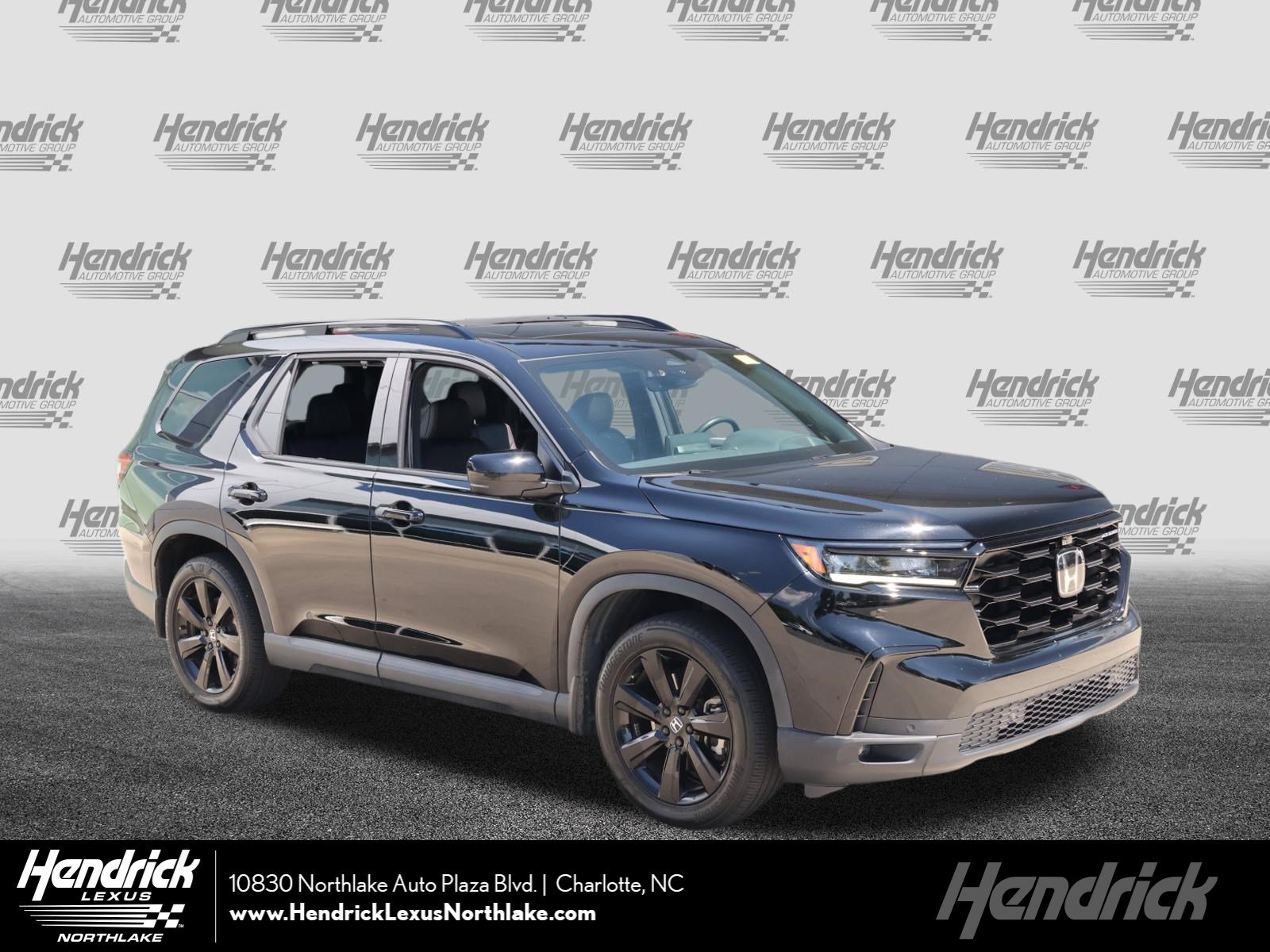 Used 2025 Honda Pilot Black Edition image 1