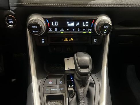 Used 2025 Toyota RAV4 XLE w/ Convenience Package FWD image 17