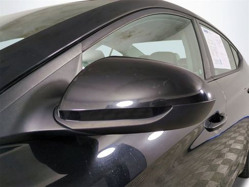 Used 2017 Hyundai Elantra SE image 12