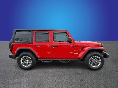 Used 2018 Jeep Wrangler Unlimited Sahara image 4