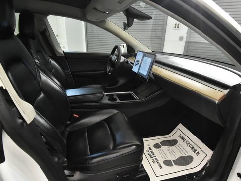 Used 2022 Tesla Model Y Long Range AWD/4WD image 17