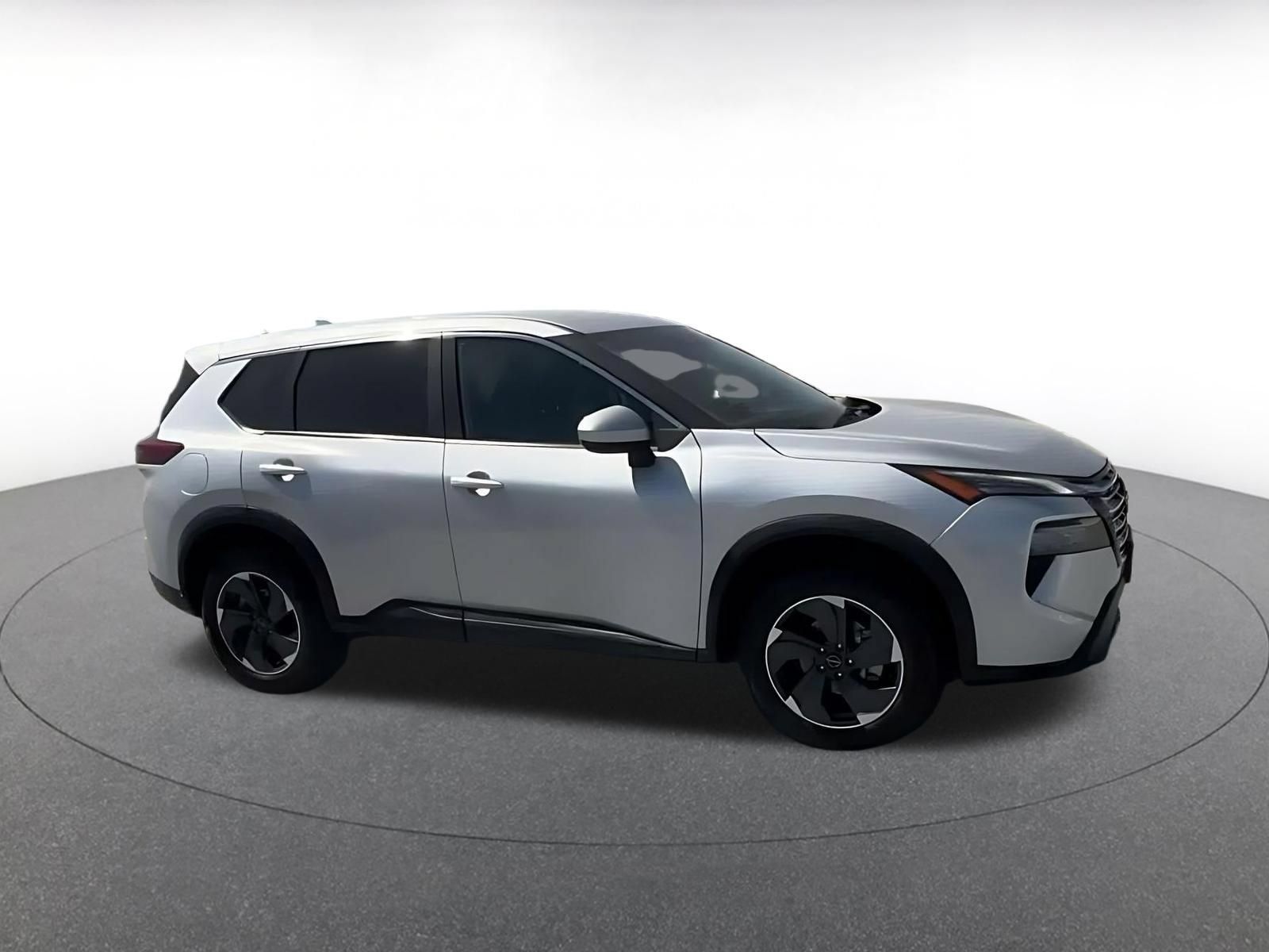 Used 2025 Nissan Rogue SV FWD image 2