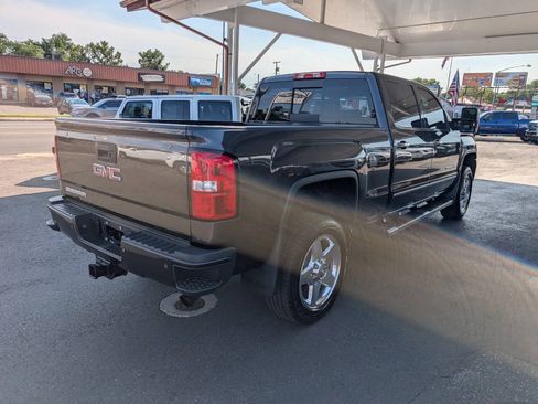 Used 2015 GMC Sierra 2500 Denali w/ Suspension Package, Off-Road AWD/4WD image 9