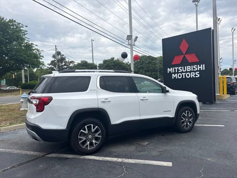Used 2023 GMC Acadia SLE w/ Driver Convenience Package FWD image 3