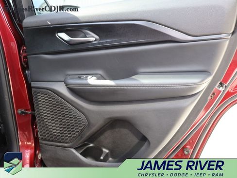 Used 2024 Jeep Grand Cherokee Altitude AWD/4WD image 11