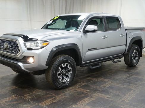 Used 2019 Toyota Tacoma TRD Off-Road image 2