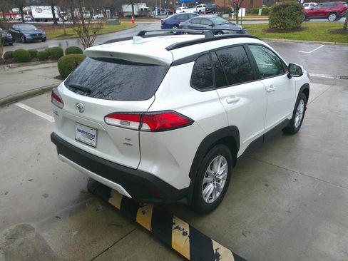 Used 2024 Toyota Corolla Cross LE w/ Moonroof Package image 13