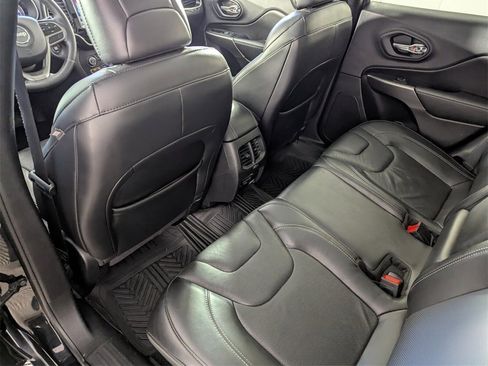 Used 2020 Jeep Cherokee Limited image 18