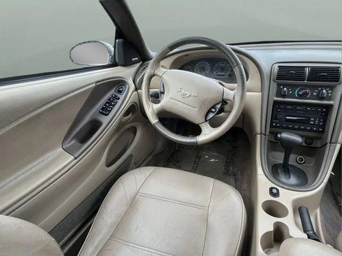 Used 2003 Ford Mustang Convertible RWD image 7