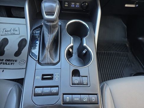 Used 2022 Toyota Highlander XLE image 18