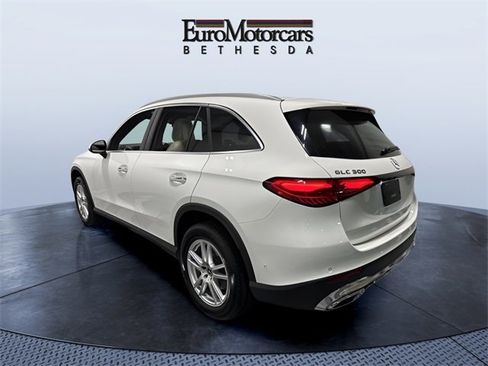 Used 2025 Mercedes-Benz GLC 300 4MATIC image 3